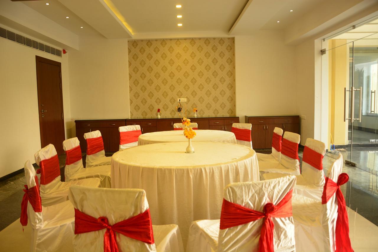 Hotel Golden Palace Purî Extérieur photo